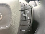 【レーダークルーズコントロール】高速道路での長距離走行が楽に!!自動で速度を保つクルーズコントロールが、衝突軽減システムと連携し、前方の車両を感知して車間を保つように速度調節してくれます!!