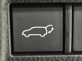 【パワーバックドア】スマートキーや運転席のボタンを押すだけでリアゲートが自動で開閉します!荷物を持っている時や、高い位置にあるバックドアを閉める際に便利な機能です♪