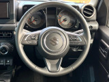 インテリアに合わせたデザインのステアリングは、運転される方のことも考え、運転しやすい形状、大きさです。是非一度、実際に触ってお確かめください。