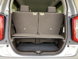 アイデア次第でいろいろな使い方ができる広くて使い勝手のいい荷室。