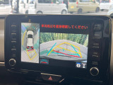 【パノラミックビューモニター】専用のカメラにより、上から見下ろしたような視点で360度クルマの周囲を確認することができます☆死角部分も確認しやすく、狭い場所での切り返しや駐車もスムーズに行えます。
