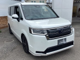 自社整備工場で点検整備をおこなってからお渡ししています。車検が残っている場合は『12ヶ月点検整備』を、車検整備付きの場合は『車検整備』をおこないます。整備費用は車両本体価格に含まれています。