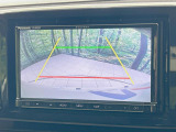 【バックカメラ】駐車時に後方がリアルタイム映像で確認できます。大型商業施設や立体駐車場での駐車時や、夜間のバック時に大活躍!運転スキルに関わらず、今や必須となった装備のひとつです!