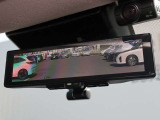 車両後方を映し出します・スマートルームミラー装備です。