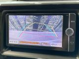 【バックカメラ】駐車時に後方がリアルタイム映像で確認できます。大型商業施設や立体駐車場での駐車時や、夜間のバック時に大活躍!運転スキルに関わらず、今や必須となった装備のひとつです!