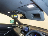 運転席・助手席バニティミラー&照明付サンバイザー