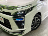 【LEDヘッドライト】悪天候や夜間走行時も良好な視界を確保し安心して運転できる高輝度LEDヘッドライトを装備!点灯速度が早く、消費電力も抑えられています。