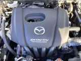 「SKYACTIV-G(ガソリン)」は、規格外の高圧縮を実現し、世界のエンジン技術者に驚きを与えました。さらに、それを維持したままノッキングの発生を抑え、熱効率を向上、走りにも寄与したエンジンです。