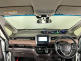 【前方視界】開放的な前方視界!運転がしやすく疲れにくいです♪窓が大きく、見通しがとっても良いおクルマですよ♪