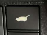 【パワーバックドア】スマートキーや運転席のボタンを押すだけでリアゲートが自動で開閉します!荷物を持っている時や、高い位置にあるバックドアを閉める際に便利な機能です♪