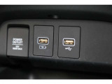 USBジャックも搭載。車内で音楽再生だけではなくスマートフォン等の機器へ充電可能です♪