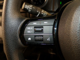 【ステアリングリモコン】ステアリングにオーディオ調節可能なスイッチが装備されていますので運転中でも視線をそらさずにオーディオの調節が可能です!