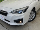 【LEDヘッドライト】悪天候や夜間走行時も良好な視界を確保し安心して運転できる高輝度LEDヘッドライトを装備!点灯速度が早く、消費電力も抑えられています。
