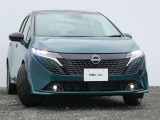 アダプティブLEDヘッドライト。フロントカメラで前方の状況を検知し対向車や先行車に眩しい思いをさせることなく必要なところだけを遠くまで照射します。