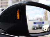 サイドアシスト搭載。車線変更時の後方確認をサポートし、安全運転を支援します。