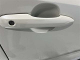 ドアハンドルタッチセンサ―ドアロックと解除できます