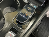 シンプルでスマートな操作のシフトレバーです