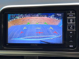 【バックカメラ】駐車時に後方がリアルタイム映像で確認できます。大型商業施設や立体駐車場での駐車時や、夜間のバック時に大活躍!運転スキルに関わらず、今や必須となった装備のひとつです!