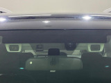 【アイサイトVer3】前方の車両等を検知し、衝突しそうな時は警報で注意を促し、ブレーキを踏む力をサポート。ブレーキを踏めなかった場合は衝突被害軽減ブレーキが作動、衝突回避をサポートします。
