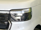 【LEDヘッドライト】悪天候や夜間走行時も良好な視界を確保し安心して運転できる高輝度LEDヘッドライトを装備!点灯速度が早く、消費電力も抑えられています。