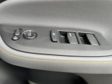 【スイッチ】パワーウィンドウ操作部、きれいに除菌し納車いたします。