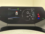 一目で今出ている速度が分かるデジタルメーターを採用しており、うっかりのスピード超過も減りますよ