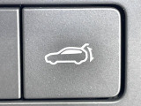 【パワーバックドア】スマートキーや運転席のボタンを押すだけでリアゲートが自動で開閉します!荷物を持っている時や、高い位置にあるバックドアを閉める際に便利な機能です♪
