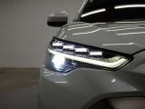 シャープな目つきが印象的!明るく省電力なLEDヘッドランプ装備