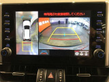 パノラミックビューモニター付きです。車両を上から見たような映像をディスプレイオーディオ画面に表示。運転席からの目視だけでは見にくい、車両周辺の状況をリアルタイムでしっかり確認できます。