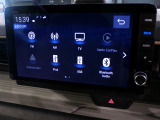 CD、DVD、Bluetooth、AM、FM、AUX、スマートフォン接続ができます。
