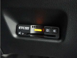 ◆ETC2.0装着◆進化したドライブ体験。料金収受システムだけだったETCが生まれ変わって、高速道路を賢く使うETC2.0に進化しました。多彩な情報サービスが便利で快適なドライブ体験を提供します。