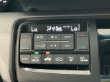 【左右独立オートエアコン】左右席で独立温度コントロールが可能です。運転席はキンキンに冷やして助手席はマイルドにと言った設定が可能です☆暑さ寒さでケンカすることもなくなりますね♪