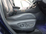 パワーシート搭載。微妙な調整が手軽にでき、ピッタリなポジションで運転することが可能です。