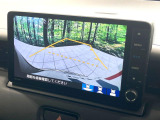 【バックカメラ】駐車時に後方がリアルタイム映像で確認できます。大型商業施設や立体駐車場での駐車時や、夜間のバック時に大活躍!運転スキルに関わらず、今や必須となった装備のひとつです!