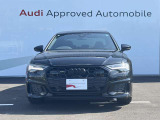 シングルフレームグリルはAudiの象徴的なデザイン要素であり、一目でAudiとわかるスタイル、大きくて迫力のある形状が車のスポーティな印象を強調しており、魅力的なデザインとなっています。