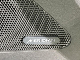 MERIDIANサウンドシステム   入念に考えられたスピーカー配置、サブウーファーが生み出す、豊かで洗練された音響空間。フロント、リアどちらのシートでも、細部まで鮮明なサウンドを楽しめます。