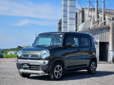 中古車専門再生工場にて熟練専任スタッフが丁寧に清掃、仕上げを実施しております。また、お客様に安心してご検討いただける様、公取協が定める基準に基づき車両検査を実施し、車両状態評価証を発行しております。