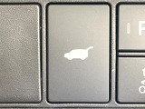 【パワーバックドア】スマートキーや運転席のボタンを押すだけでリアゲートが自動で開閉します!荷物を持っている時や、高い位置にあるバックドアを閉める際に便利な機能です♪