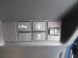 パーキングセンサーや横滑りを防ぐVSA等のスイッチ類は運転席の右側、手の届きやすい位置にあります。