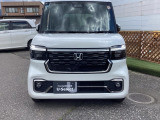 自社整備工場で点検整備をおこなってからお渡ししています。車検が残っている場合は『12ヶ月点検整備』を、車検整備付きの場合は『車検整備』をおこないます。整備費用は車両本体価格に含まれています。