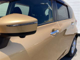 【電動格納ドアミラー】 駐車後にボタン一つでドアミラーが畳めます。当たり前になりつつありますが、付いてないと意外に不便な機能です!