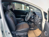 運転席側から観たフロントシートのイメージです。