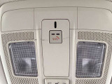 エアバッグ作動時や後突時、もしくは車内のSOSボタンを押した際に緊急通報オペレーターに連携し、救急・警察を手配します。更にオペレーターにも連携、お客様のご要望に応じてロードサービスの手配を行います。