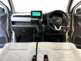 【前方視界】開放的な前方視界!運転がしやすく疲れにくいです♪窓が大きく、見通しがとっても良いおクルマですよ♪