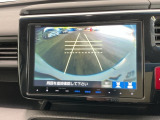 【バックカメラ】運転が苦手な方も車庫入れラクラクです!ギアをリバースに入れれば自動的に切り換わりますので、面倒な操作は不要です♪狭い駐車場もお車を傷つけず安心ですね!