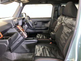 高いホールド性で運転姿勢が安定します。長距離ドライブでも疲れにくいのが魅力です。快適なドライビングライフをお送りください♪