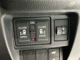 【両側パワースライドドア】両側がパワースライドドアになっており、運転席のスイッチやスマートキーでも開閉が可能です!開口部も広いので乗り降りも楽々♪