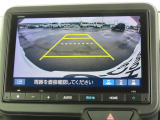 リアワイドカメラシステム!従来の視野に加えて、後方側方を約180&deg;まで見えるワイドビューと、後方を真上から見たような視野で駐車時などに便利なトップダウンビューの3つの視野があります!