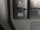 オートマチックハイビームとは、先行車や対向車のライトを認識し、ハイビームとロービームを自動で切り替える機能です。夜道の視界を確保します。