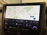 純正ナビを装備。タッチパネル式で使いやすく、お出かけもラクラクです。